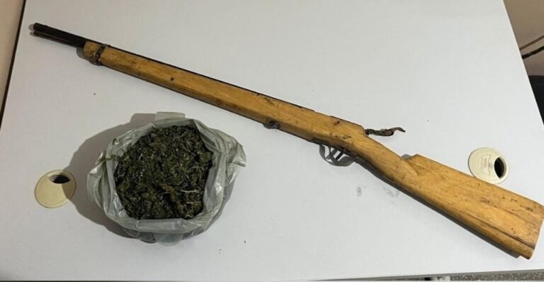 pm-apreende-espingarda-e-maconha-na-zona-rural-de-curaca
