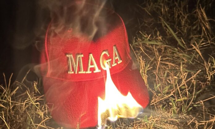 apoiadores-de-trump-queimam-bones-do-movimento-maga-apos-polemica-no-caso-epstein