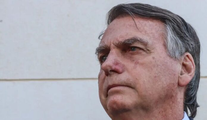 moraes-retira-sigilo-de-decisao-que-autorizou-operacao-da-pf-contra-bolsonaro-e-determinou-uso-de-tornozeleira