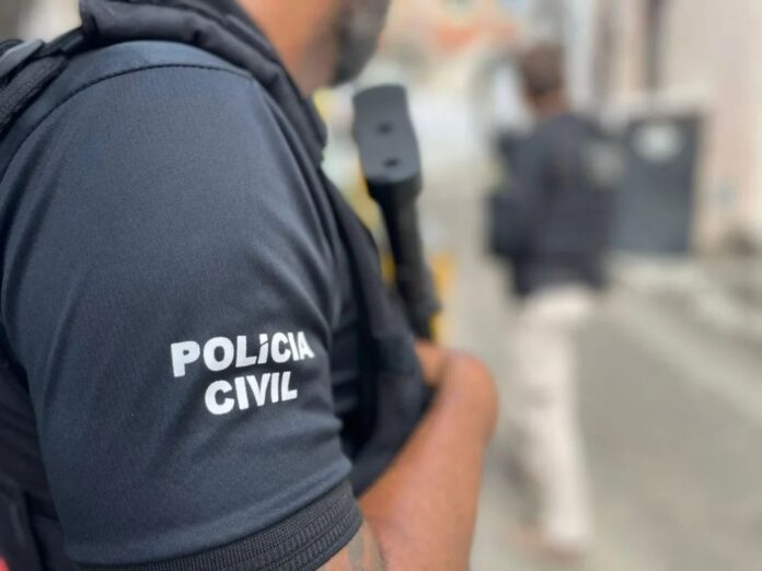 homem-e-preso-acusado-de-estuprar-filhas-de-11-e-13-anos-em-feira;-uma-delas-esta-gravida