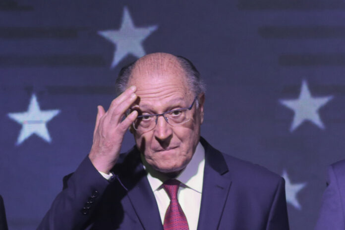 brasil-manifesta-sua-‘indignacao’-com-tarifas-em-carta-aos-eua,-mas-diz-que-espera-dialogo