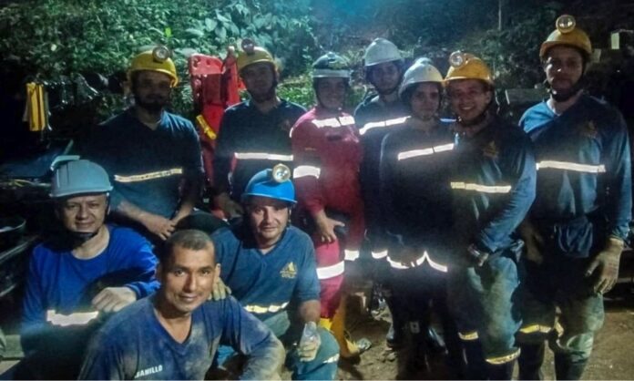 trabalhadores-saem-com-vida-de-mina-na-colombia-apos-operacao-de-resgate-de-mais-de-12-horas
