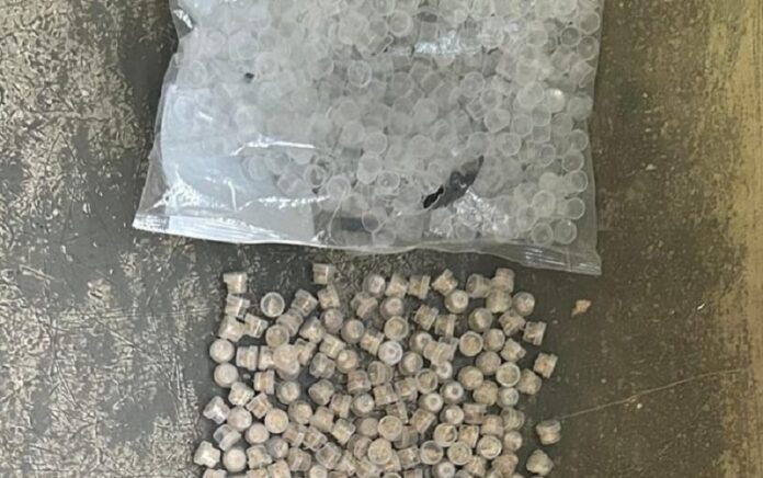 caema-prende-homem-por-trafico-de-drogas-no-bairro-teixeirinha-em-teixeira-de-freitas