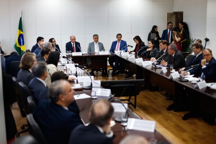 alckmin-diz-que-brasil-vai-enviar-nova-carta-aos-eua-para-negociar-tarifaco-de-trump:-‘continuamos-empenhados-em-resolver’