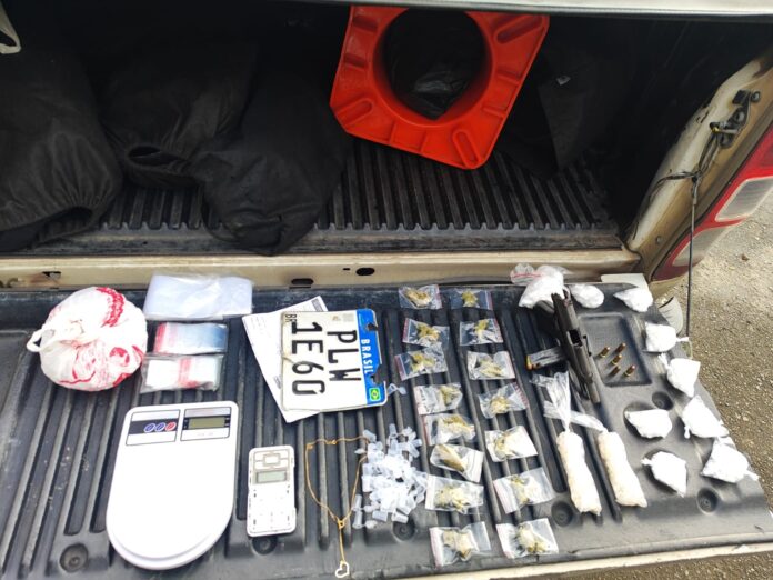 suspeito-de-trafico-e-preso-com-arma-e-drogas-em-operacao-da-bprv-em-paripe