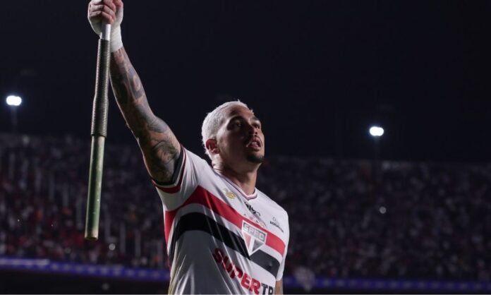 luciano-define-jogo-em-tres-minutos,-sao-paulo-bate-corinthians-e-volta-a-vencer-no-brasileirao