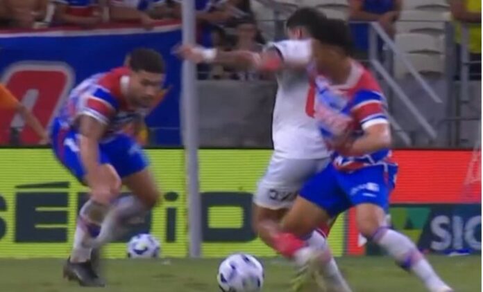 penalti?-cauly-cai-na-area-nos-acrescimos-de-bahia-x-fortaleza;-veja