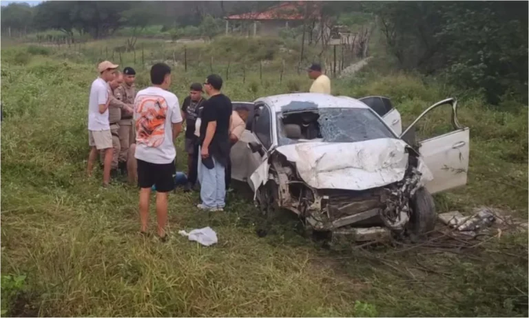 duas-pessoas-morrem-e-cinco-ficam-feridas-em-batida-entre-carros