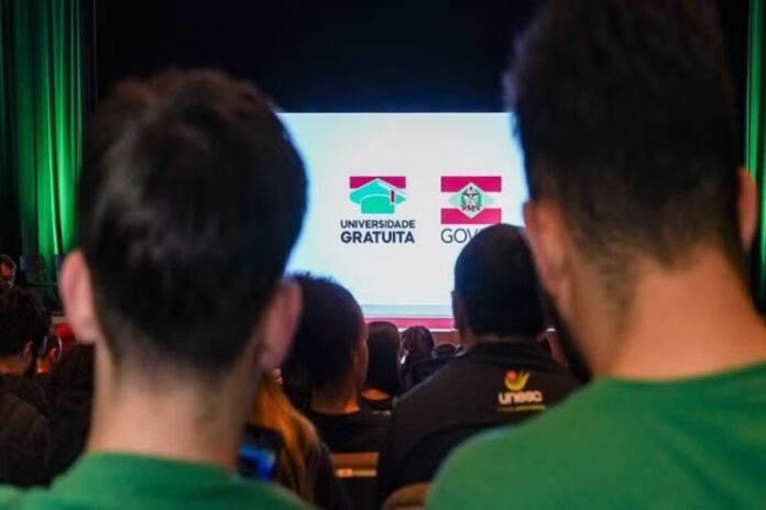 “baixa-renda”:-herdeiro-bilionario-ganhou-bolsa-para-cursar-direito