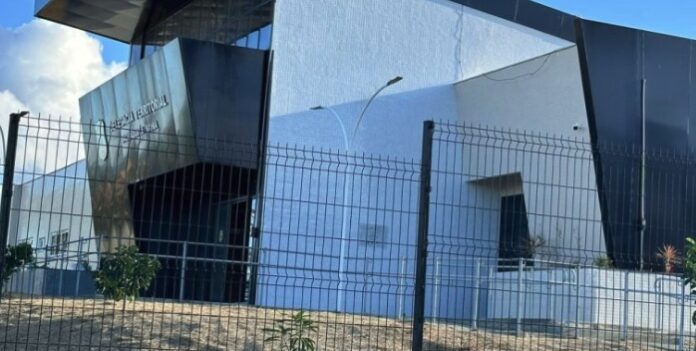 mulher-e-detida-por-manter-companheiro-em-carcere-privado-apos-agressao-com-faca-em-jaguaquara,-diz-pm