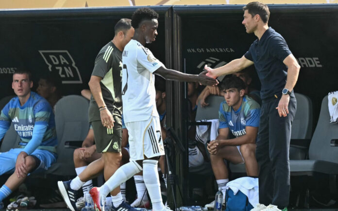 ex-jogador-do-real-madrid-ataca-vini-jr:-‘nao-sei-se-tem-o-mesmo-respeito’