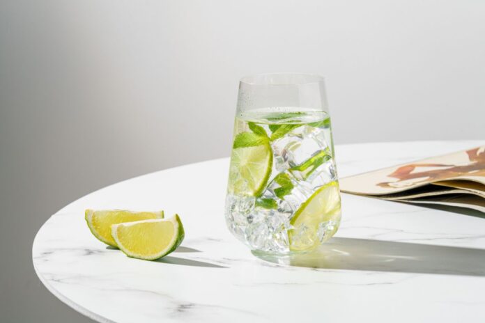 agua-tonica-faz-bem-ou-mal-para-a-saude?-nutricionista-esclarece