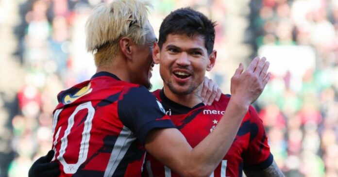 video:-ex-vitoria,-leo-ceara-marca-golaco-no-campeonato-japones