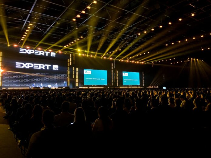 debate-com-liderancas-politicas-ganha-destaque-na-expert-xp-2025