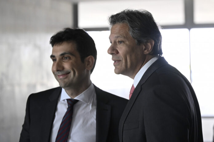 ‘reclamar-do-pix-e-o-mesmo-que-defender-telefone-fixo-no-lugar-do-celular’,-afirma-haddad