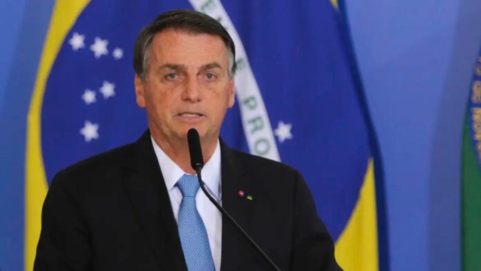 bolsonaro-expoe-tornozeleira-eletronica-em-foto-e-gera-repercussao