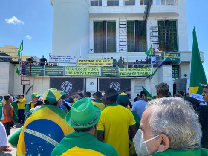 bolsonaristas-organizam-“marcha-pela-liberdade”-no-farol-da-barra-neste-domingo-contra-decisoes-do-stf-a-bolsonaro