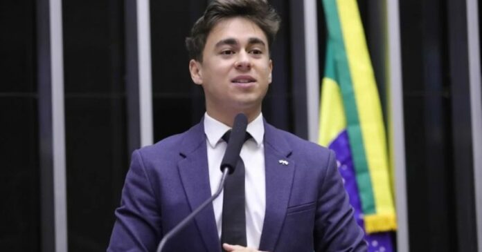 nikolas-ferreira-ironiza-conclusao-da-pf-sobre-pen-drive-apreendido-com-bolsonaro