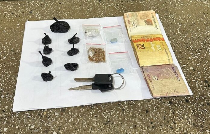 policia-militar-prende-suspeito-por-trafico-de-drogas-no-centro-de-teixeira-de-freitas