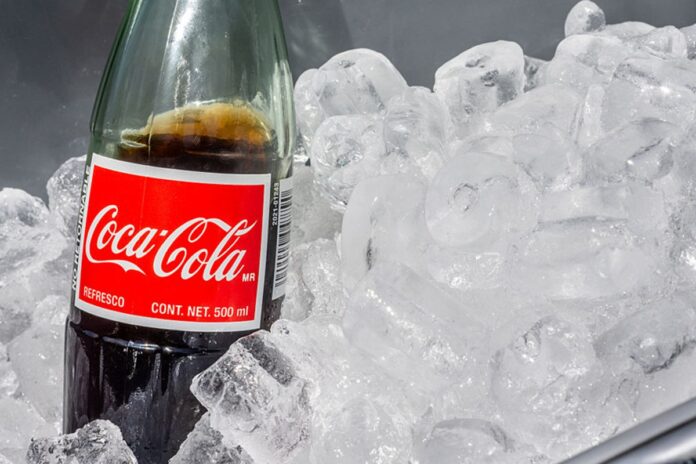 depois-do-apelo-de-trump,-coca-cola-promete-versao-com-acucar-de-cana