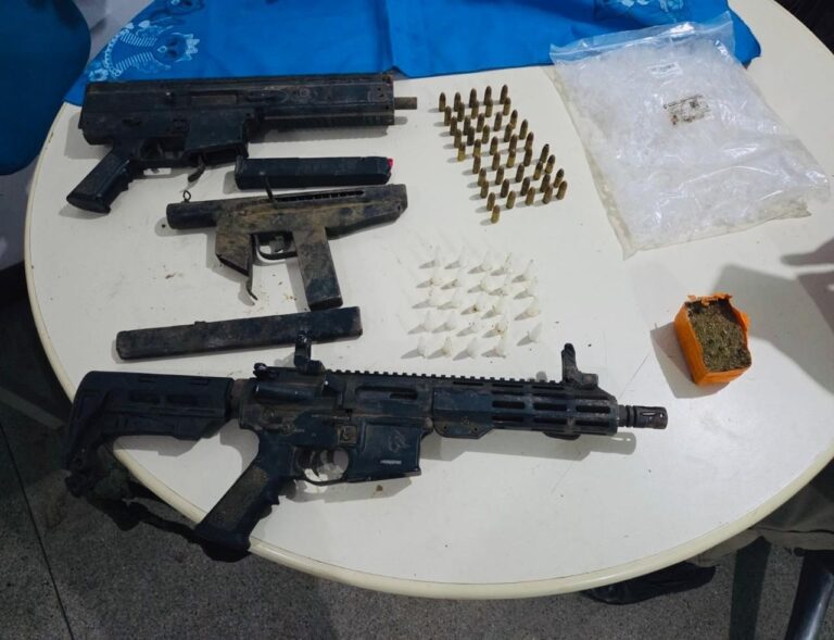 pm-prende-tres-homens-com-armas-e-drogas-em-cidade-da-rms