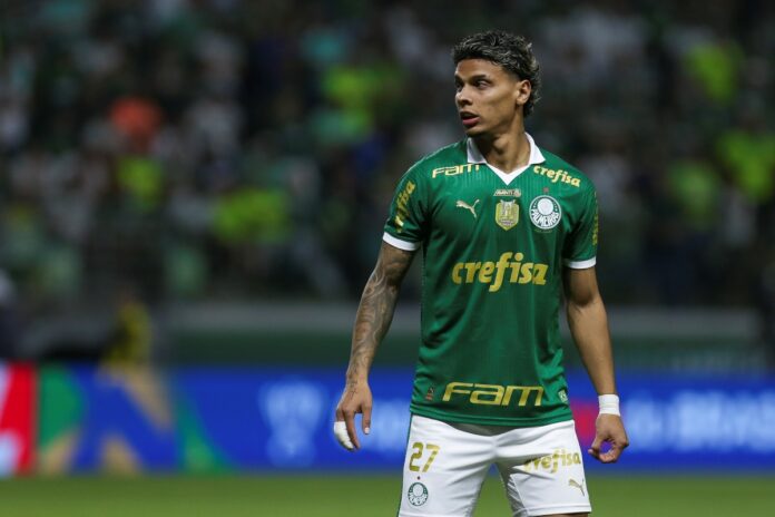 video:-palmeiras-faz-homenagem-a-richard-rios,-vendido-ao-benfica