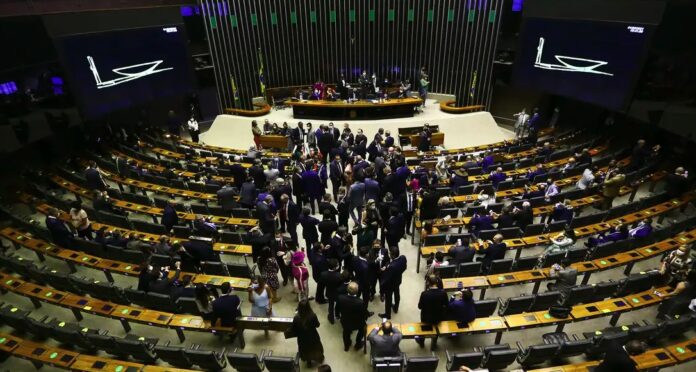 camara-reembolsou-mais-de-r$-1-milhao-em-despesas-medicas-de-deputados-baianos-na-atual-legislatura;-veja-numeros