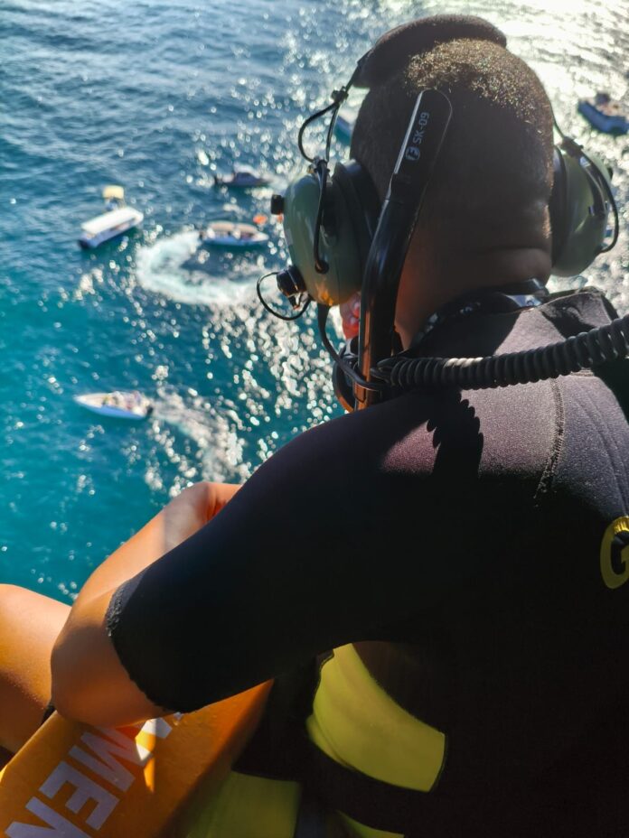 grupamento-aereo-da-pm-atua-no-resgate-e-nenhuma-morte-e-registrada-em-acidente-nautico-em-morro-de-sao-paulo