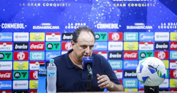 ceni-aponta-falha-de-comunicacao-em-primeiro-gol-sofrido-pelo-bahia:-“muito-barulho-no-estadio”