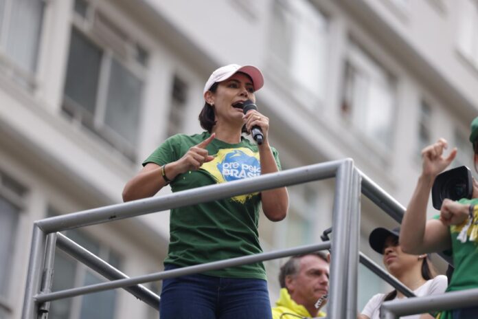 com-bolsonaro-sob-pressao,-pl-se-divide-sobre-lideranca-de-michelle