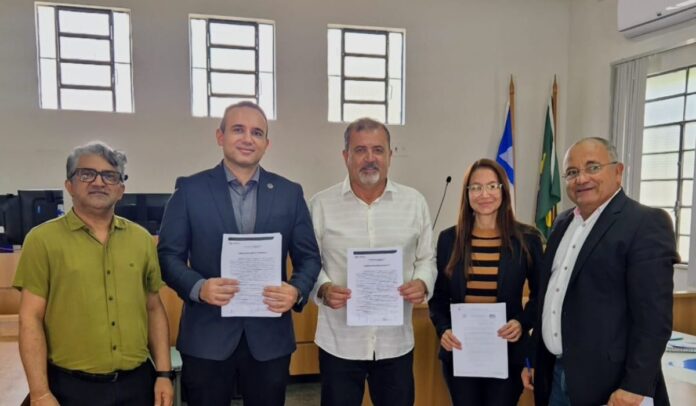 nova-vicosa-e-itiuba-firmam-acordo-com-mp-ba-para-implantacao-do-projeto-municipio-seguro