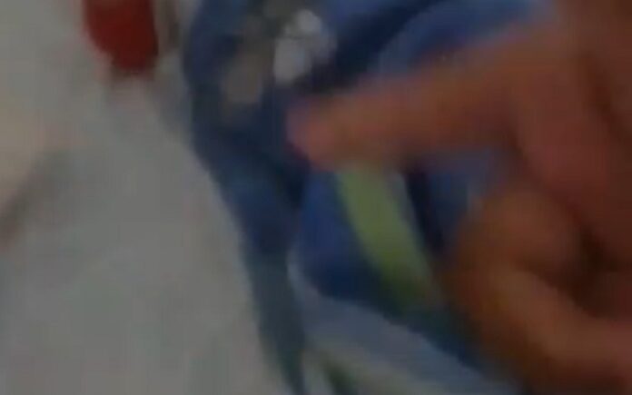 mae-suspeita-de-agessao-a-bebe-e-investigada-em-medeiros-neto:-imagens-chocantes-viralizam
