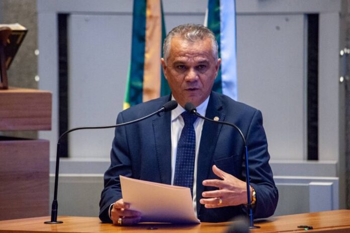 deputado-propoe-“votos-de-louvor”-a-diplomatas-da-embaixada-dos-eua