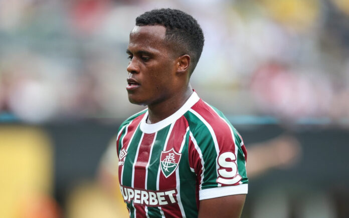 arias-e-anunciado-pelo-wolverhampton-como-camisa-10