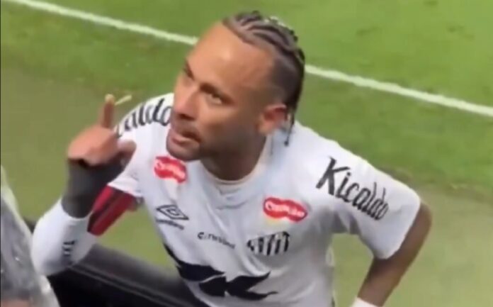 discussoes-de-neymar-com-torcedores-viram-rotina-em-retorno-ao-santos;-relembre
