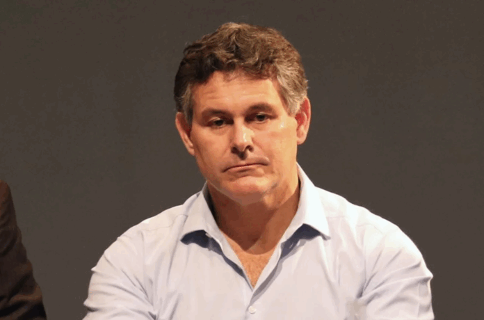 vice-do-corinthians-admite-falta-de-verba-para-reforcos:-‘tem-planejamento,-mas-e-o-dinheiro?’