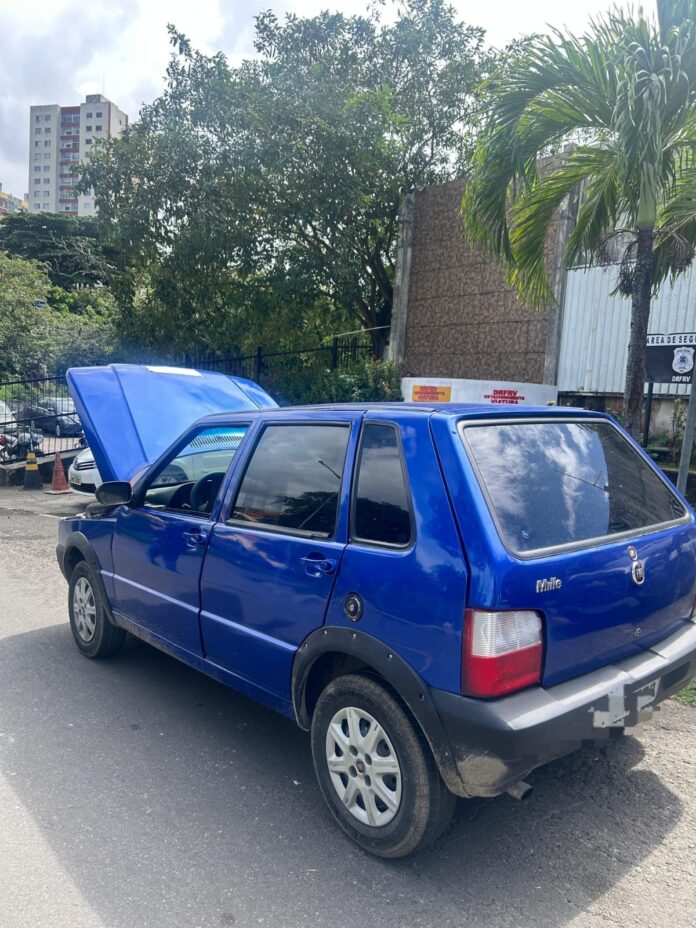 pm-recupera-veiculo-roubado-no-lobato,-em-salvador