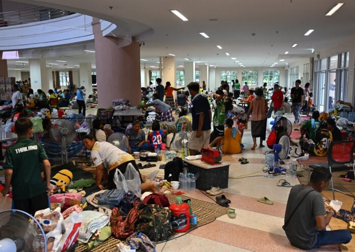 confronto-entre-tailandia-e-camboja-chega-ao-segundo-dia-e-60-mil-se-retiram-de-zonas-de-fronteira