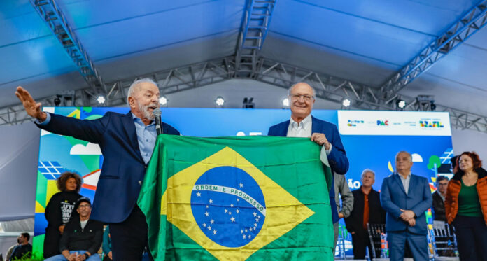 lula-chama-trump-‘para-conversar’-e-reafirma-que-brasil-tenta-negociar