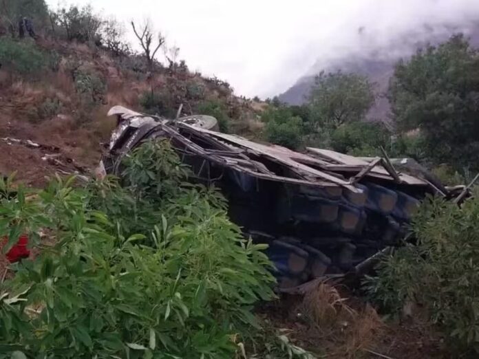onibus-cai-em-ravina-e-deixa-cerca-de-18-mortos-no-peru