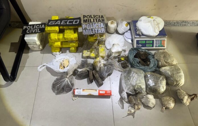 caes-farejadores-ajudam-a-localizar-mais-de-26-quilos-de-drogas-enterradas-em-eunapolis