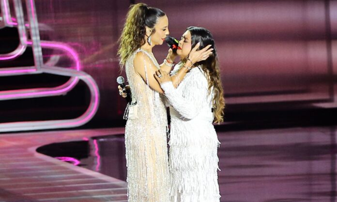 ivete-sangalo-chora-ao-homenagear-preta-gil-durante-show;-video