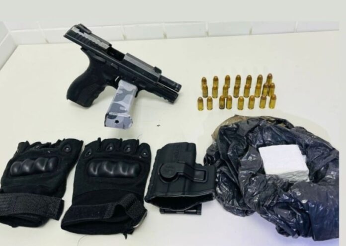 65a-cipm-apreende-arma-de-fogo-e-drogas-apos-troca-de-tiros-em-santa-monica-2,-em-feira-de-santana