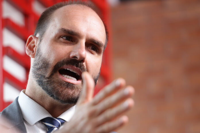 apos-reclamar-de-tarcisio,-eduardo-bolsonaro-critica-ratinho-jr.