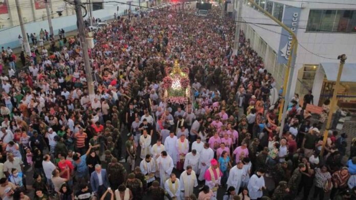 procissao-de-padroeira-leva-milhares-de-fieis-a-ruas-de-feira-de-santana