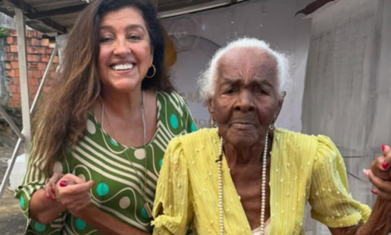 regina-case-participa-de-festa-de-100-anos-em-salvador-e-se-declara