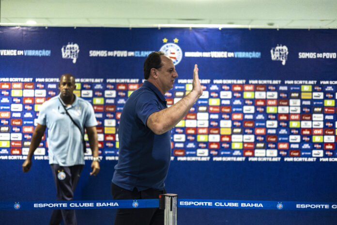 ceni-ignora-joias-do-bahia-mesmo-com-jogo-ganho-e-com-um-jogador-a-mais