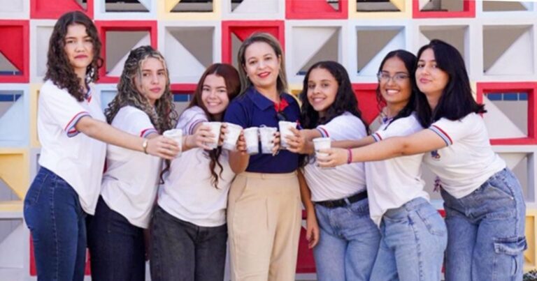 estudantes-baianos-desenvolvem-copos-biodegradaveis-com-papel-reciclado-no-interior-baiano