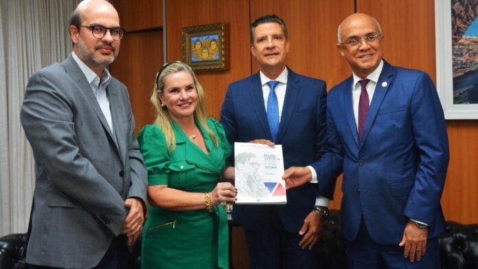 ivana-bastos-recebe-relatorio-com-parecer-do-tce-sobre-as-contas-do-governo-do-estado-em-2024