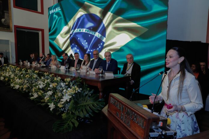 posse-de-isabela-suarez-marca-virada-historica-da-acb